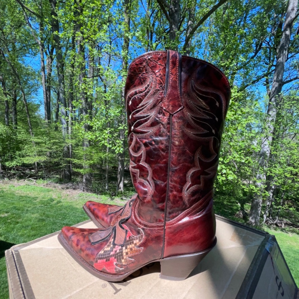 NIB NWOT Stetson Handmade Western Boots (Python with Wing & Cross Overlay) - Picture 5 of 15
